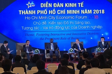 Tham dự "Diễn đàn kinh tế TP Hồ Chí Minh năm 2018"